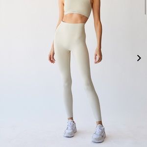 NWT Set Active Sculptflex Leggings in Oat Milk